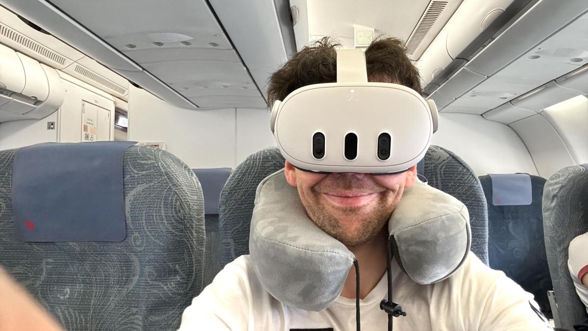 I tested the Meta Quest 3's travel mode on a 15 hour flight and it puts the Apple Vision Pro to shame